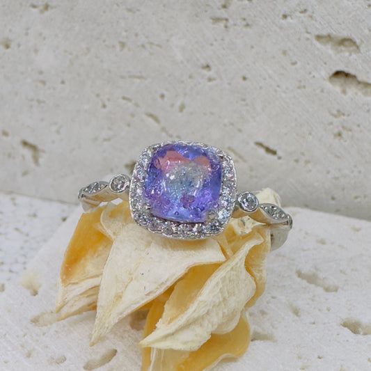 KEEPSAKE RING *crystal stone made with: •cremation ashes•lock of hair•fur•flowers•sand•clothing•upholstery•feathers •quills•whiskers